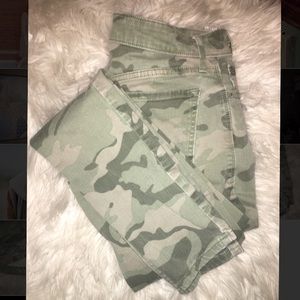 Camouflage skinny jeans